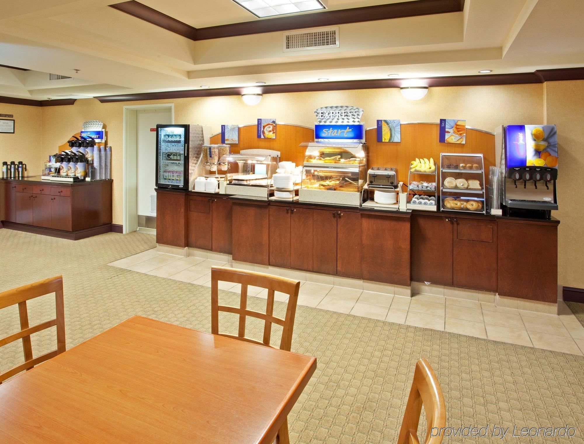 Holiday Inn Express Fresno River Park Highway 41 By Ihg Restaurant bilde